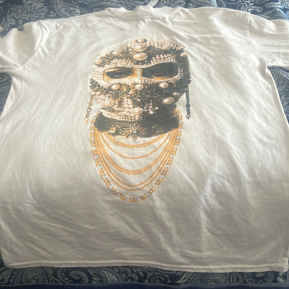 Ladies short sleeve cream color T-shirt, size XS, runs big, fits like a medium.